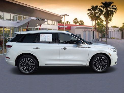 Used 2021 Lincoln Corsair Reserve w/ Equipment Group 201A AWD/4WD image 2