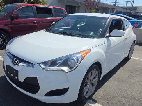 Used 2016 Hyundai Veloster image 5