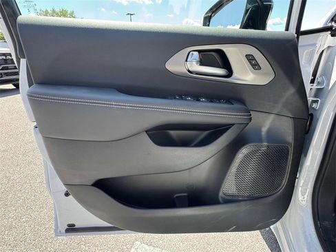 New 2026 Chrysler Pacifica Select image 25
