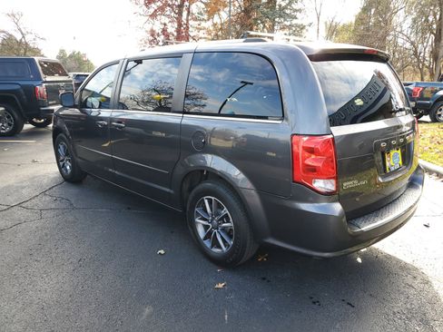 Used 2017 Dodge Grand Caravan SXT image 7