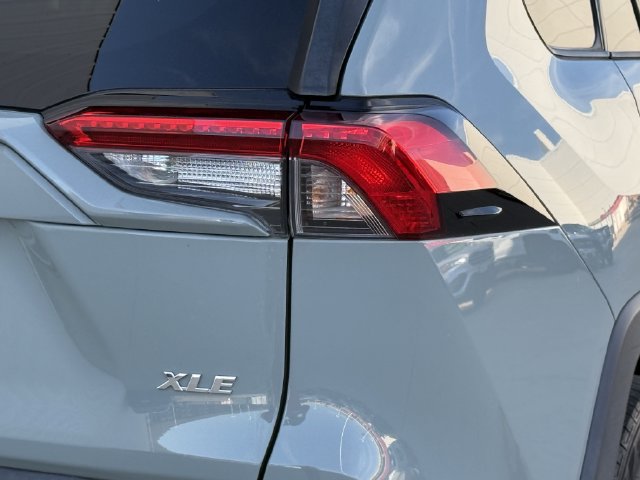 Used 2021 Toyota RAV4 XLE Premium FWD image 8