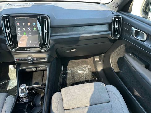 Certified 2023 Volvo C40 P8 Recharge Ultimate w/ Protection Package Premier AWD/4WD image 19