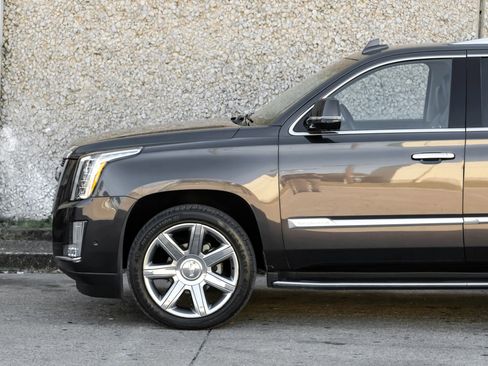Used 2017 Cadillac Escalade Luxury image 13