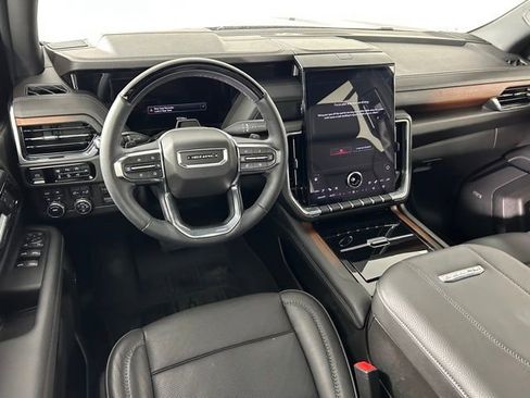 Used 2025 GMC Yukon XL Denali w/ Denali Reserve Package image 16