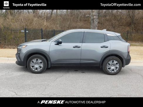 Used 2025 Nissan Kicks S image 2