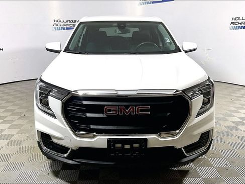 Used 2024 GMC Terrain SLE FWD image 2