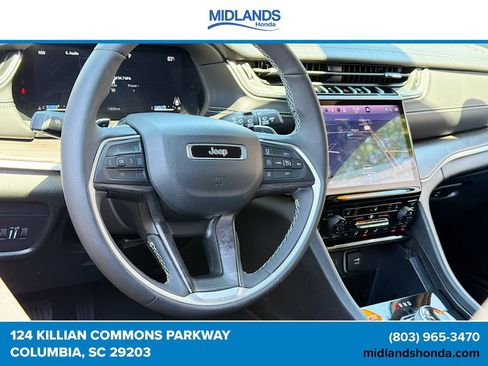 Used 2025 Jeep Grand Cherokee Limited AWD/4WD image 9