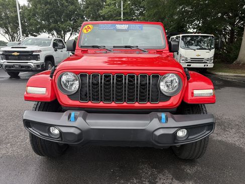 Used 2024 Jeep Wrangler Unlimited AWD/4WD image 3