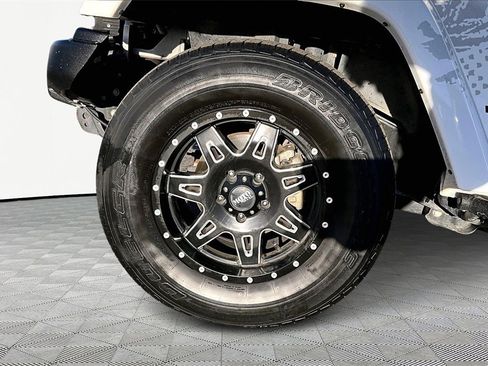 Used 2016 Jeep Wrangler Unlimited Sahara image 9