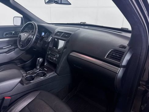 Used 2018 Ford Explorer XLT w/ Equipment Group 202A AWD/4WD image 37
