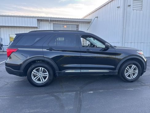Used 2021 Ford Explorer XLT w/ Equipment Group 202A image 6