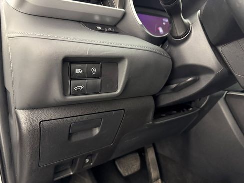 Used 2024 Toyota Highlander LE image 34