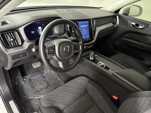 Used 2023 Volvo XC60 B5 Core image 17