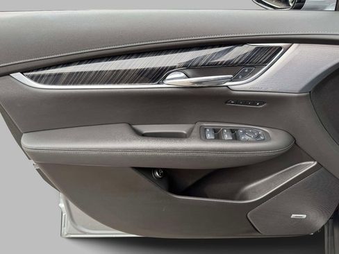 Used 2025 Cadillac XT6 Premium Luxury image 20