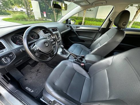 Used 2015 Volkswagen Golf S image 9