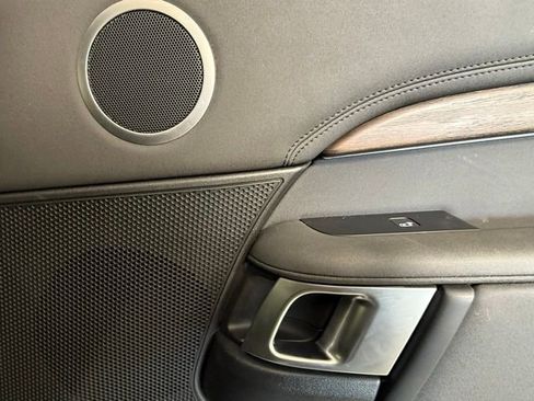 Used 2020 Land Rover Discovery HSE image 30