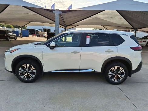 Certified 2023 Nissan Rogue SV FWD image 4
