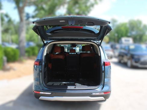 Used 2024 Kia Carnival SX FWD image 12