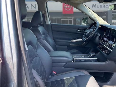 Used 2023 Nissan Pathfinder Platinum FWD image 29