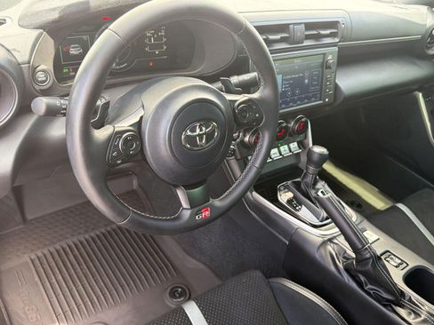 Used 2025 Toyota GR86 Premium RWD image 4