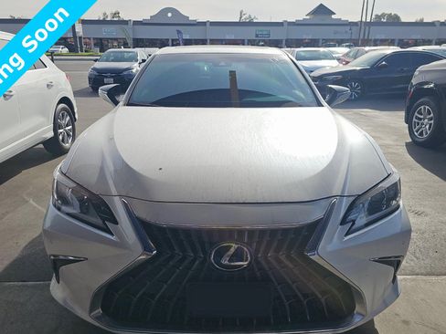 Used 2024 Lexus ES 300h w/ Premium Package image 2