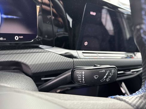 Used 2023 Volkswagen Golf R image 33