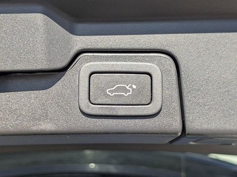 Used 2017 Land Rover Range Rover Evoque SE Premium image 14