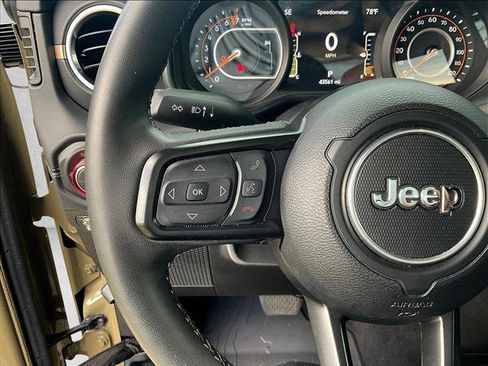 Used 2025 Jeep Gladiator Sport AWD/4WD image 19