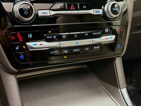 Used 2021 Ford Explorer Platinum w/ Equipment Group 601A image 16