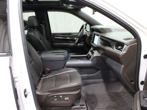 Used 2023 GMC Yukon XL Denali AWD/4WD image 26
