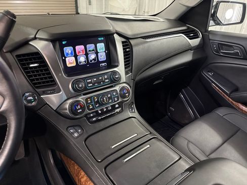 Used 2018 Chevrolet Suburban Premier AWD/4WD image 38