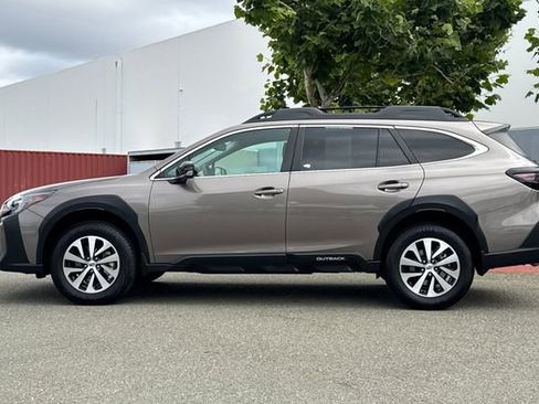 Used 2024 Subaru Outback Premium AWD/4WD image 7