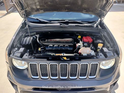 Used 2019 Jeep Renegade Latitude image 18