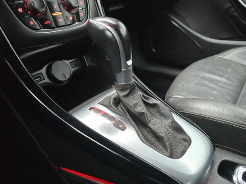 Used 2019 Buick Cascada Premium image 29