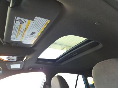 Used 2024 Chevrolet Trax RS w/ Sunroof Package image 7