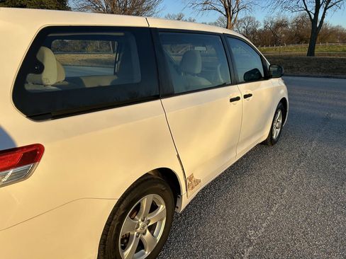 Used 2013 Toyota Sienna L image 12