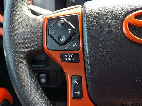 Used 2017 Toyota Tacoma TRD Off-Road w/ Premium & Technology Package image 25