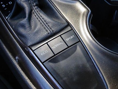 Used 2022 Toyota Camry SE FWD image 37