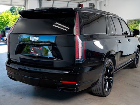 Used 2026 Cadillac Escalade ESV Platinum Sport w/ LPO, ONYX Package image 7