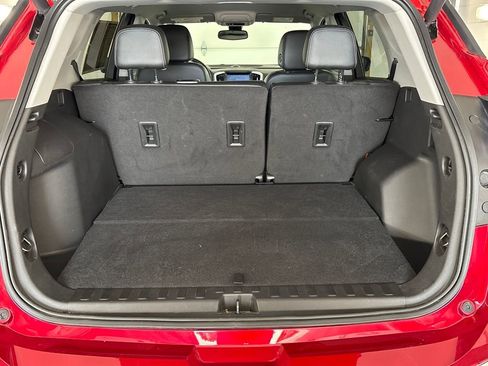 Used 2023 GMC Terrain SLT image 30