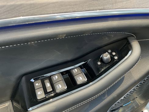 Used 2023 Jeep Grand Cherokee Overland w/ Advanced Protech Group III image 16