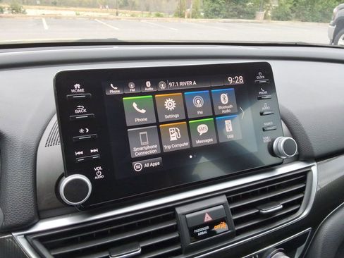 Used 2018 Honda Accord Sport image 29