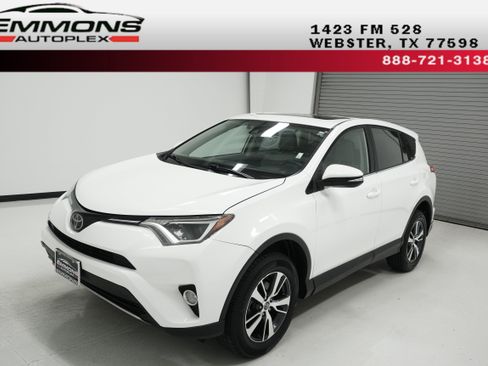 Used 2018 Toyota RAV4 XLE FWD image 1