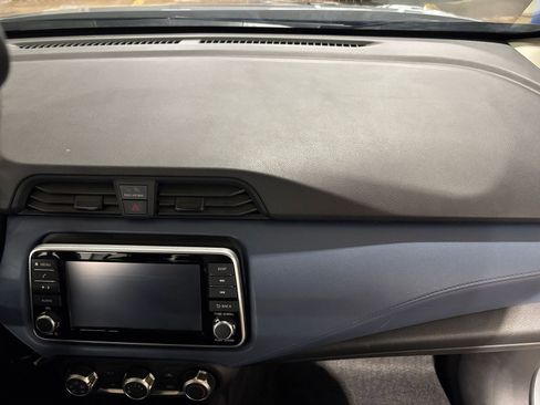 Used 2025 Nissan Versa SV image 33