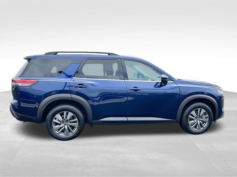 Used 2025 Nissan Pathfinder SV FWD image 10