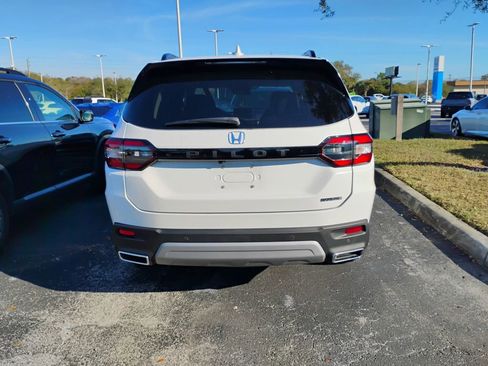 Used 2023 Honda Pilot Touring image 6