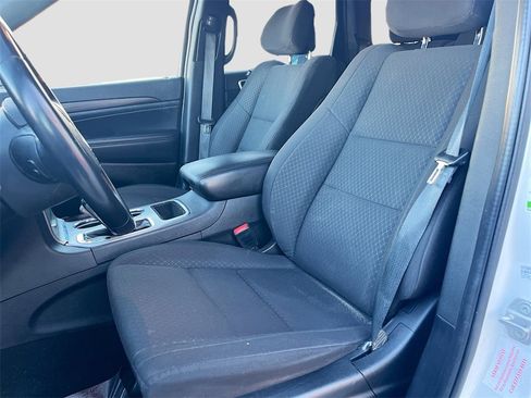 Used 2021 Jeep Grand Cherokee Laredo image 20