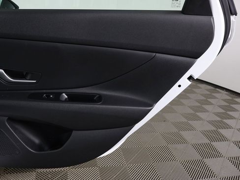 Used 2025 Hyundai Elantra Blue image 22