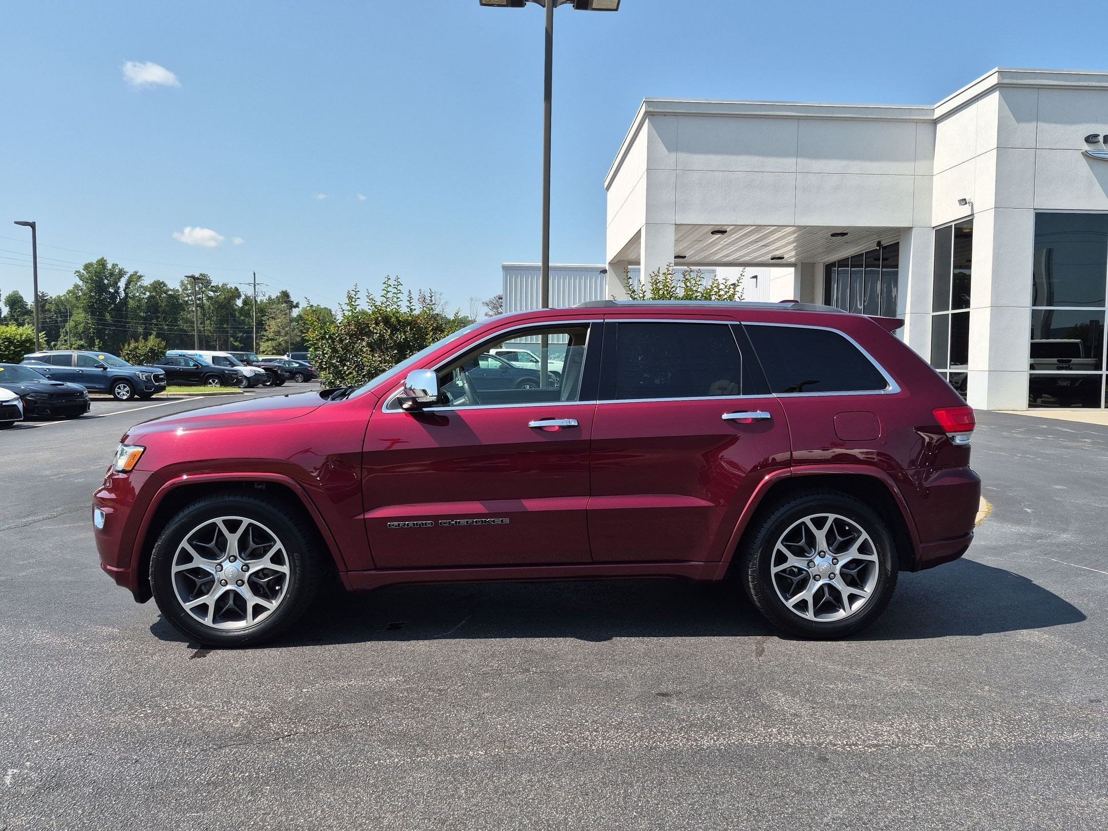 Used 2021 Jeep Grand Cherokee Overland AWD/4WD image 8