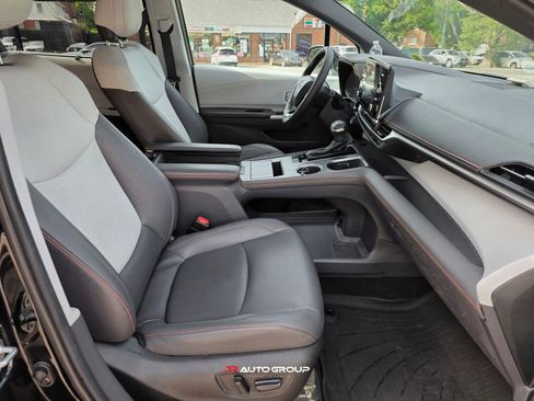 Used 2023 Toyota Sienna XSE AWD/4WD image 20